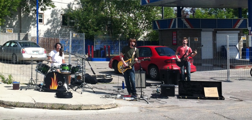 At the Manitoba Marathon, where the Bergen and Associates Counselling team contributed a relay team, bands played for runners along the route.